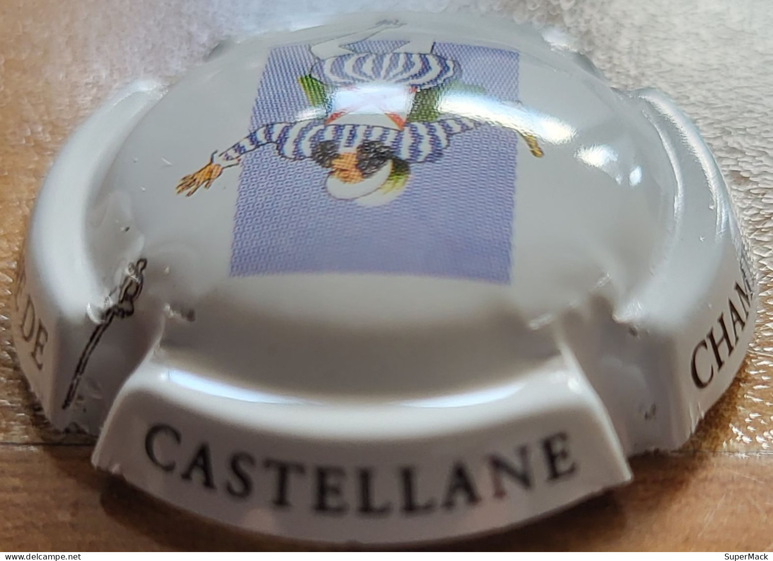 Capsule Champagne DE CASTELLANE Série Mousquetaire, Ecriture Sur Contour, Blanc, N°087i - De Castellane