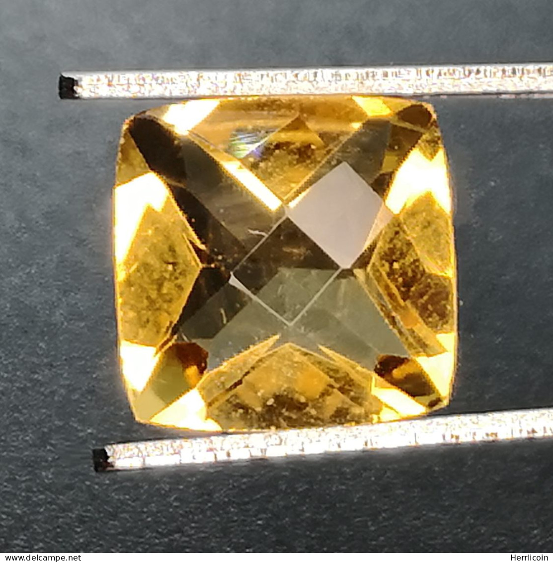 Citrine Chauffée Du Brésil - VS - Coussin 2.47 Carats - 9 X 9 X 5.2 Mm - Other & Unclassified