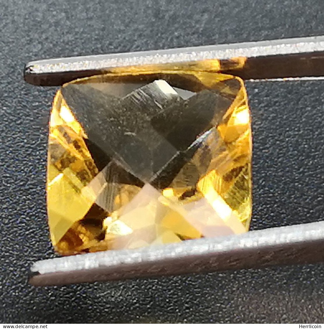 Citrine Chauffée Du Brésil - VS - Coussin 2.47 Carats - 9 X 9 X 5.2 Mm - Other & Unclassified