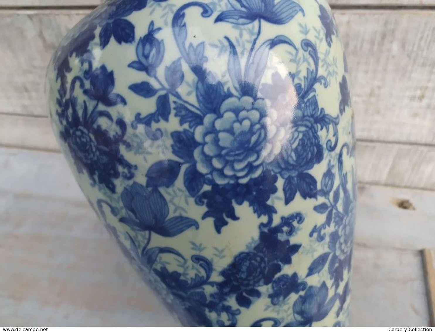 Grand Vase en Porcelaine Décor de Fleurs Style Chine Céladon