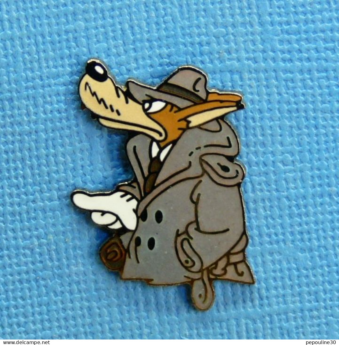 1 PIN'S /  ** TEX AVERY / LE LOUP EN INSPECTEUR ** . (© 1991 Tuner Ent CO Démons & Merveilles).  - Cine