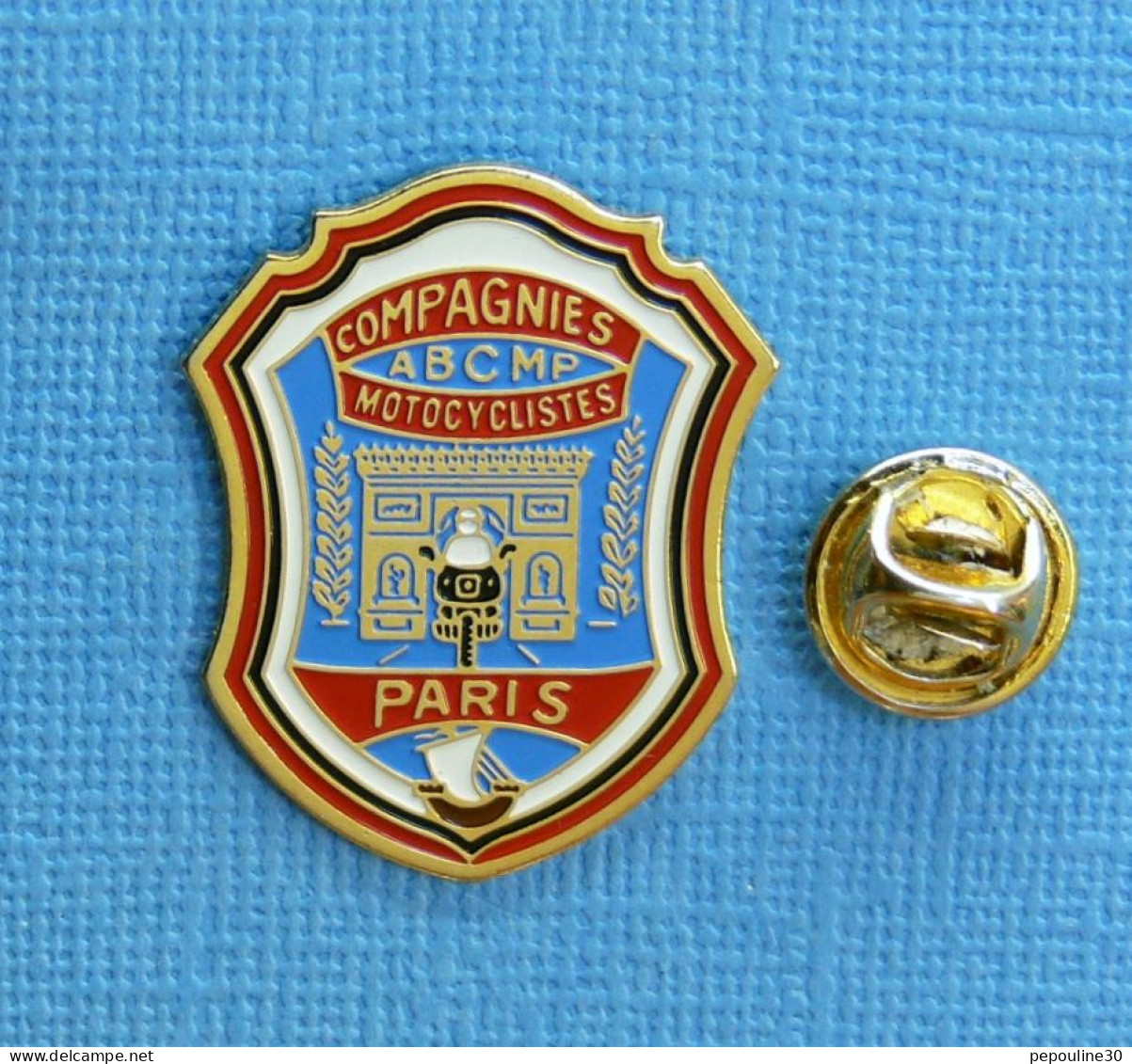 1 PIN'S /  ** COMPAGNIES MOTOCYCLISTES DE LA PRÉFECTURE DE POLICE DE PARIS ** . (Logo-Motiv) - Police