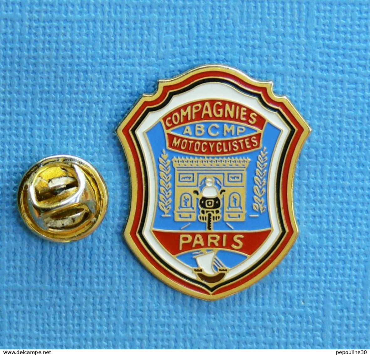 1 PIN'S /  ** COMPAGNIES MOTOCYCLISTES DE LA PRÉFECTURE DE POLICE DE PARIS ** . (Logo-Motiv) - Police