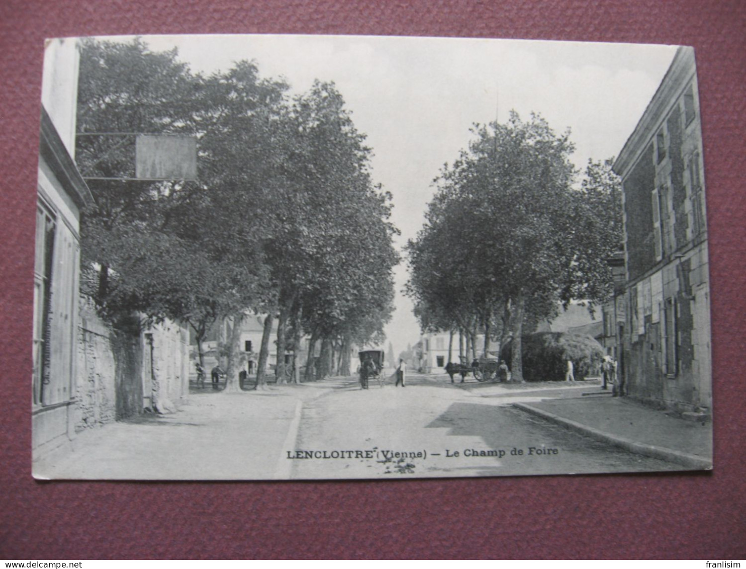 CPA 86 LENCLOITRE Le Champ De Foire ANIMEE En Petits Plans ATTELAGES ( Jour De Moissons ? ) - Lencloitre