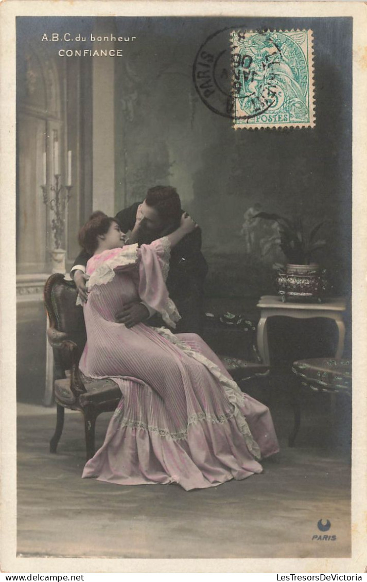 COUPLES - Couples Qui S'embrasse - Fantaisie - Carte Postale Ancienne - Coppie