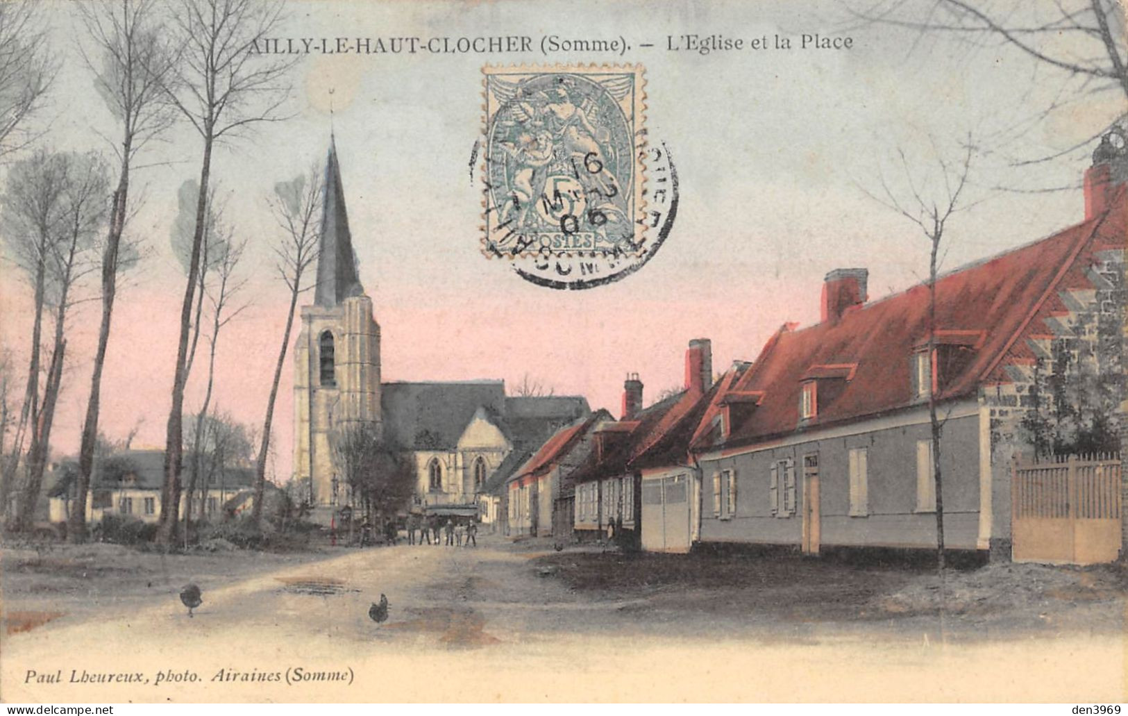 AILLY-le-HAUT-CLOCHER (Somme) - L'Eglise Et La Place - Tirage Couleurs - Voyagé 1906 (2 Scans) - Ailly Le Haut Clocher