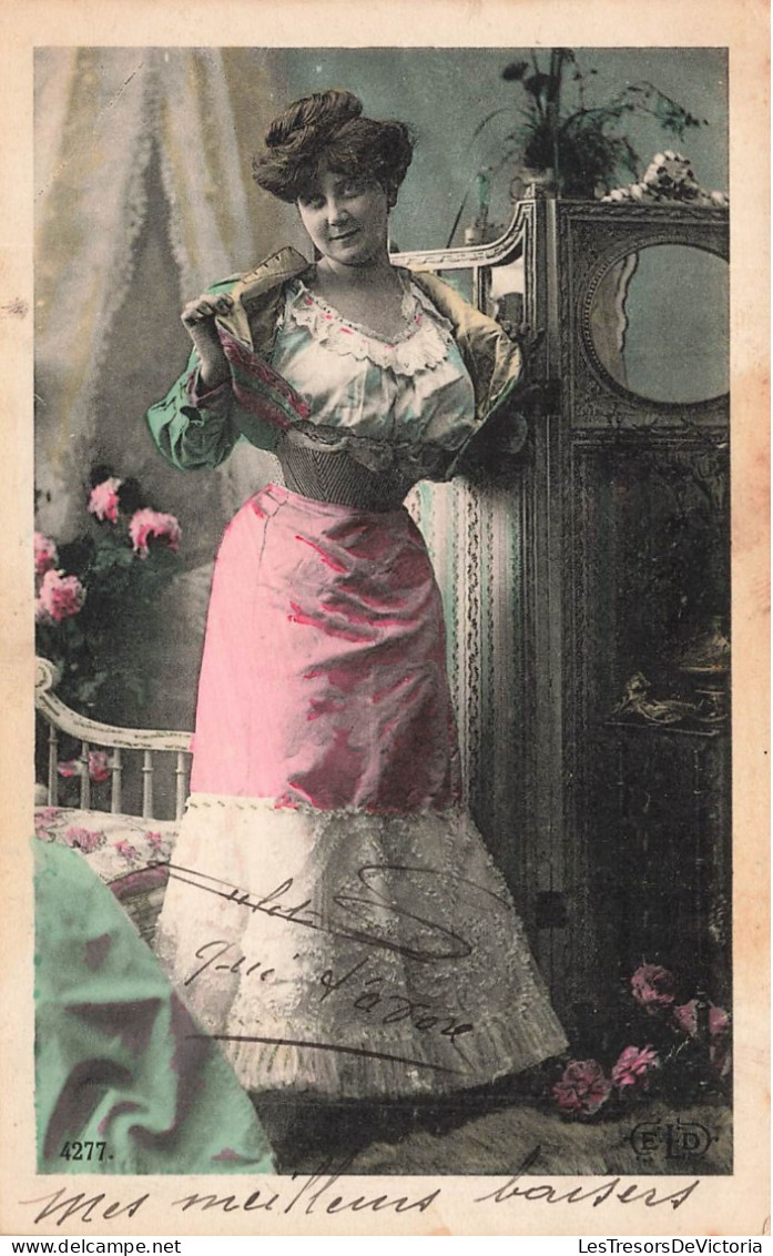 FANTAISIES - Femme - Seule - Mes Meilleurs Baisers - Carte Postale Ancienne - Frauen