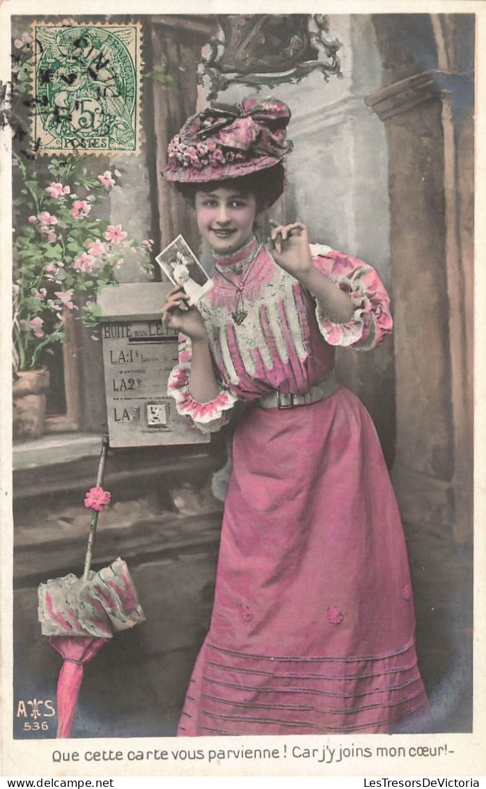 FANTAISIES - Femme - Tenant Une Carte - Que Cette Carte Vous Parvienne Car J'y Joins Mon Cœur - Carte Postale Ancienne - Vrouwen