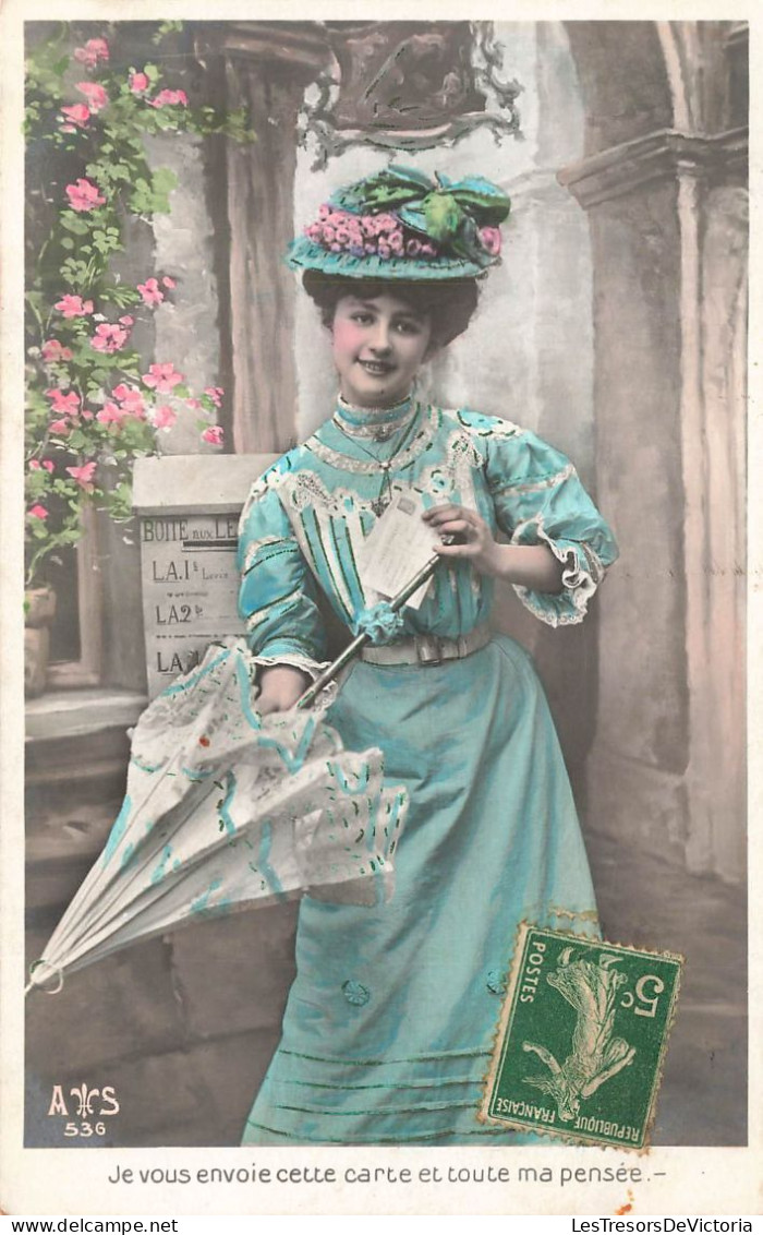 FANTAISIES - Femme - Tenant Un Parapluie- Je Vous Envoie Cette Carte Et Toute Ma Pensée - Carte Postale Ancienne - Frauen