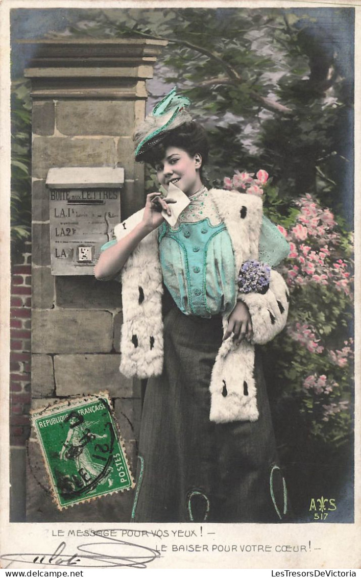 FANTAISIES - Femme - Tenant Une Lettre - Le Message Pour Vos Yeux Le Baiser Pour Votre Cœur - Carte Postale Ancienne - Frauen