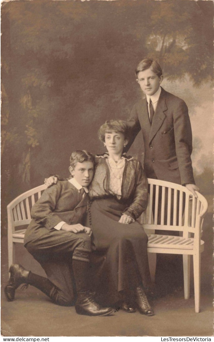 PHOTOGRAPHIE - Homme - Enfants - Mère Et Fils - Carte Postale Ancienne - Fotografie