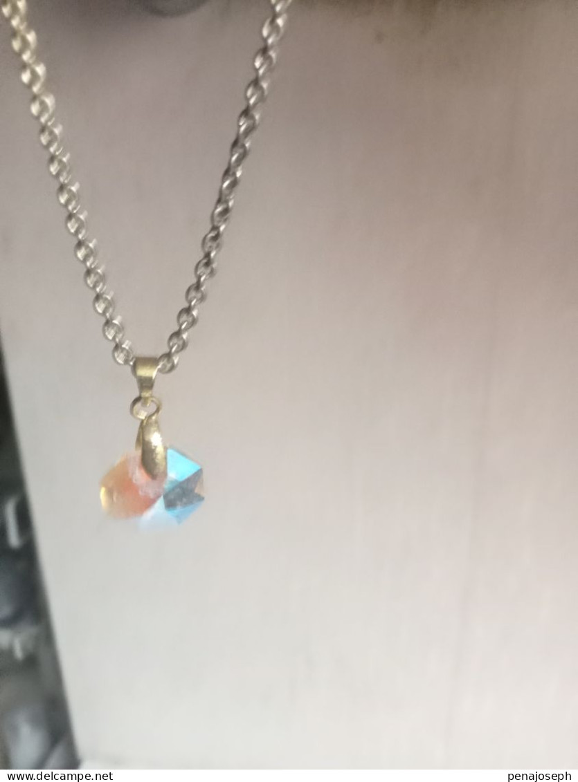 Collier Avec Pendentif Longueur 28 Cm - Collane/Catenine