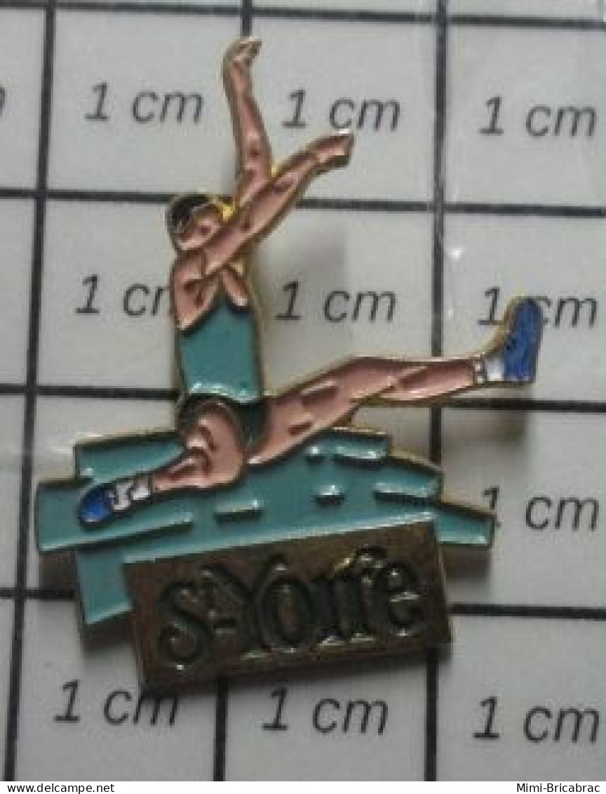 615c Pin's Pins / Beau Et Rare / THEME : SPORTS / ATHLETISME EAU MINERALE SAUT EN LONGUEUR ST YORRE - Athletics