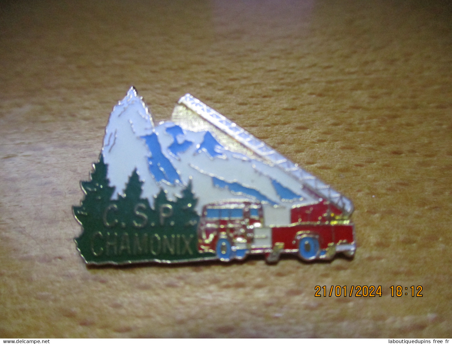 Pin's Lot 005  --  Chamonix  --  Dernier Vendu 04 / 2019 - Pompiers