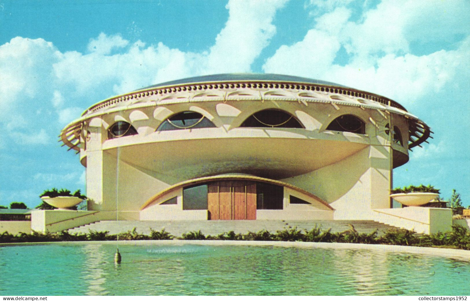 MILWAUKEE, WISCONSIN, CHURCH, FOUNTAIN, ARCHITECTURE, UNITED STATES, POSTCARD - Milwaukee