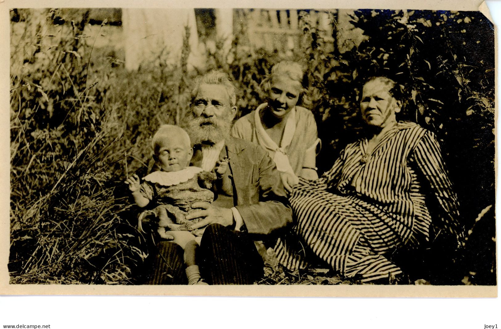 Photo Famille Pays Nordique, Inscription Au Dos, Format Carte Postale - Anonymous Persons