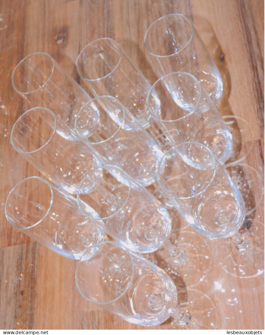 -10 FLUTES A CHAMPAGNE En VERRE SANS MARQUE VISIBLE Collection Vitrine   E - Verre & Cristal