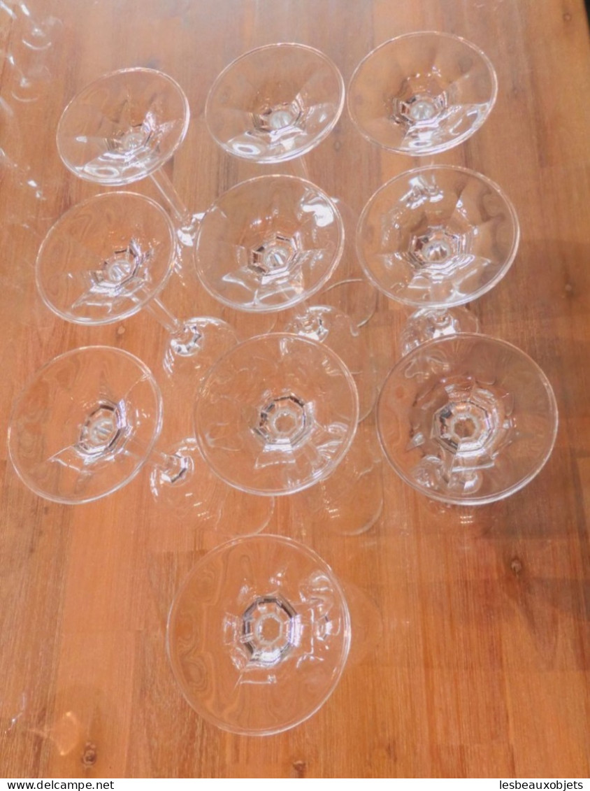 -10 FLUTES A CHAMPAGNE en VERRE SANS MARQUE VISIBLE collection Vitrine   E