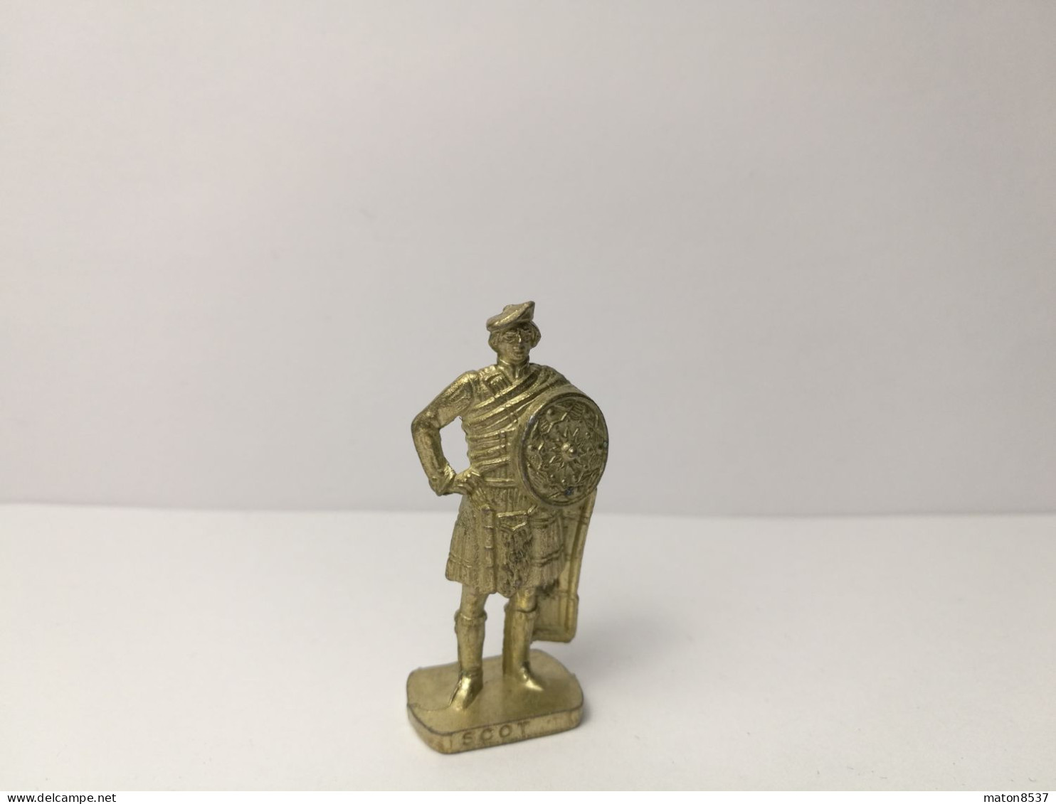 Kinder :  Schotten Um 1743  1980-92 - Korporal - Scot 1 - Gold - SCAME - Figurines En Métal