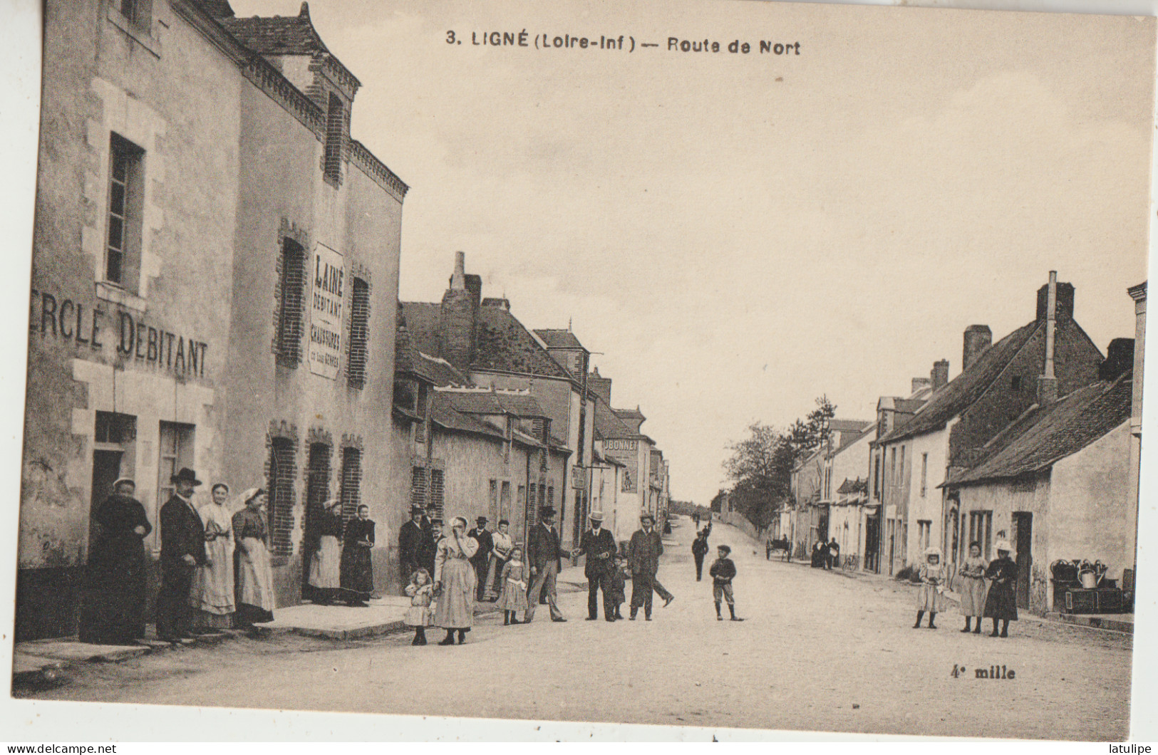 Ligné  45 Carte Non Circulée _La Route De  Nort Tres Tres Animée Devant Debitant De Boissons - Ligné