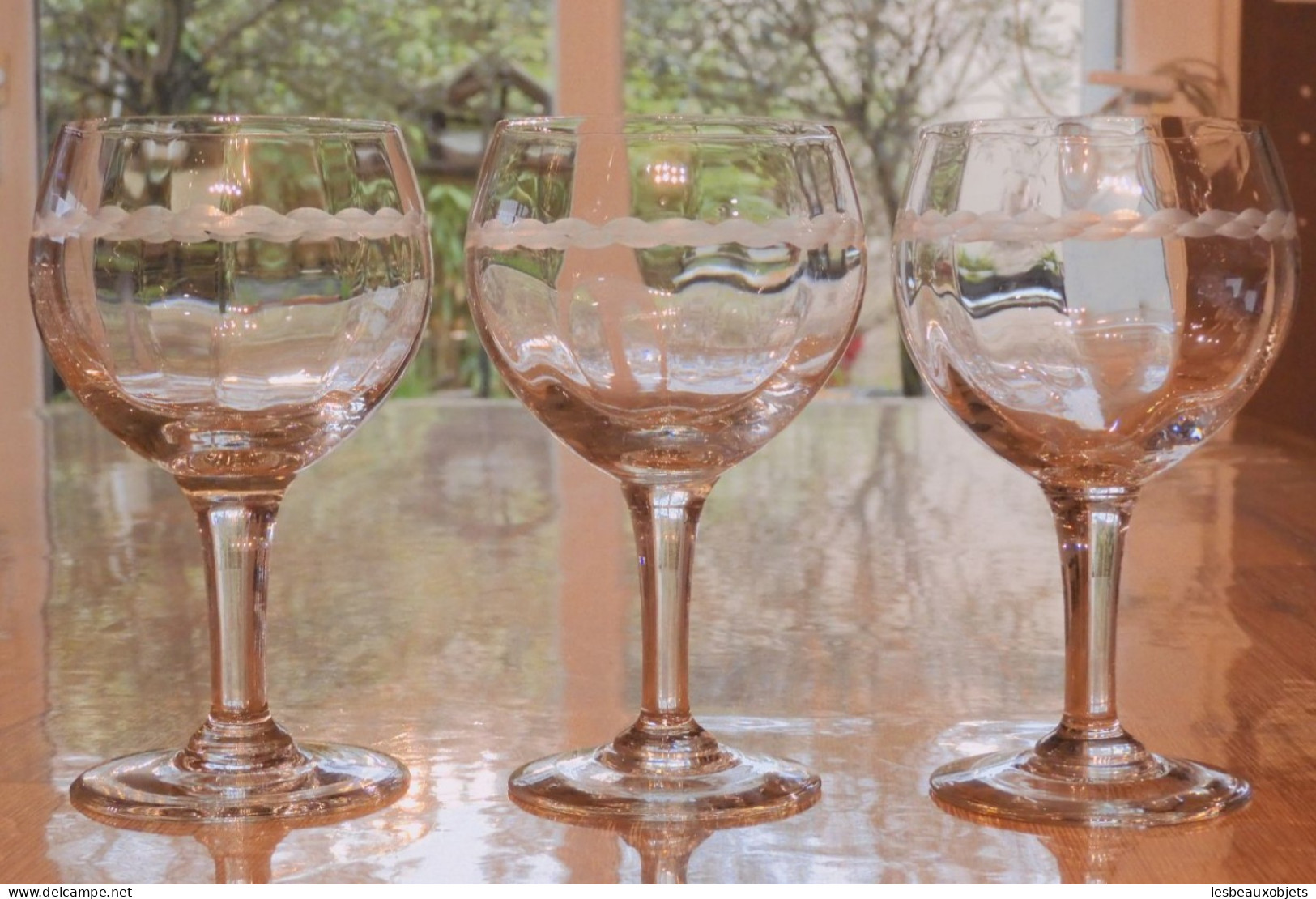 -3 GRANDS VERRES BALLON à PIEDS En VERRE Avec Fine FRISE Gravée  Déco 1950/60    E - Vetro & Cristallo