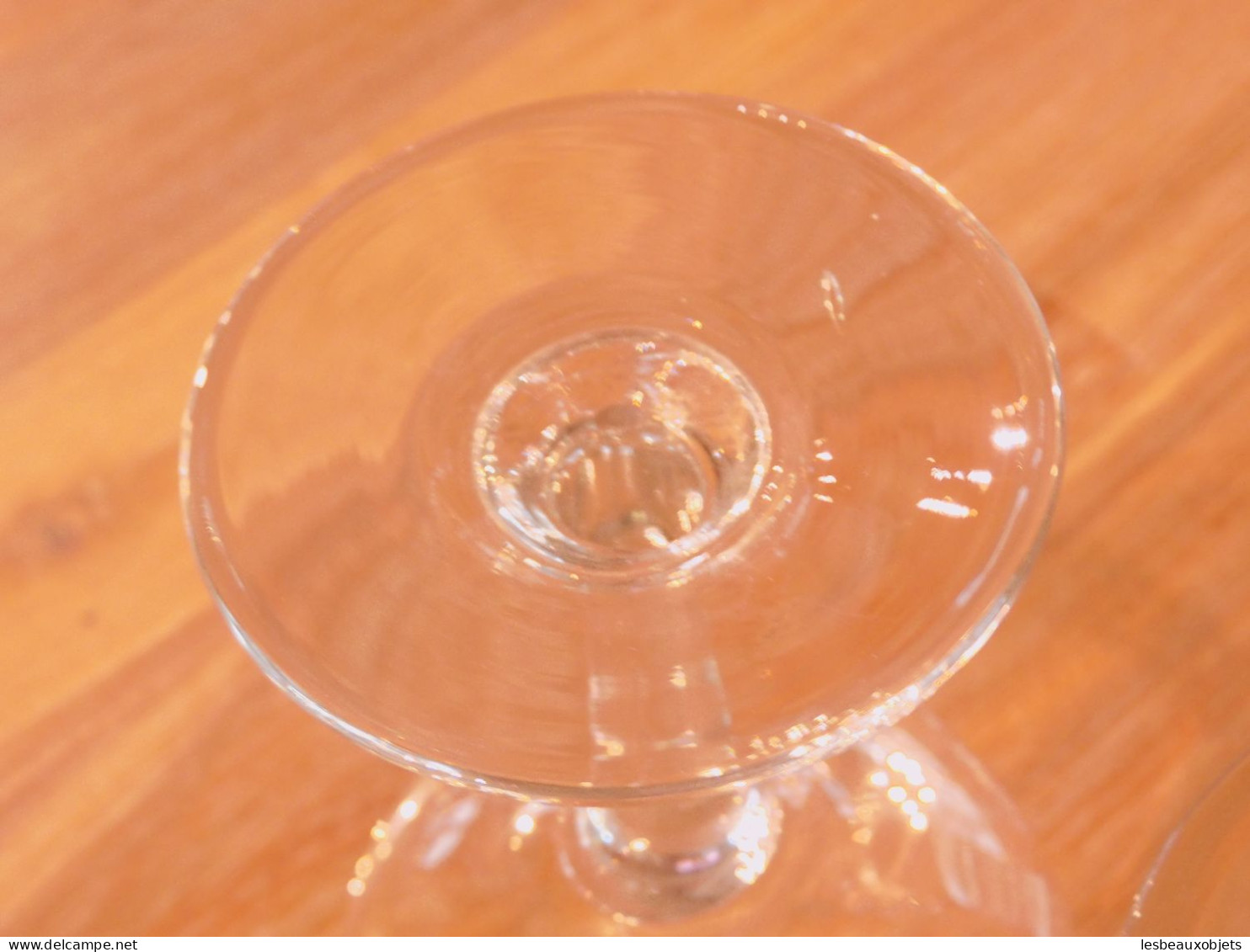 -3 GRANDS VERRES BALLON à PIEDS en VERRE avec Fine FRISE Gravée  déco 1950/60    E