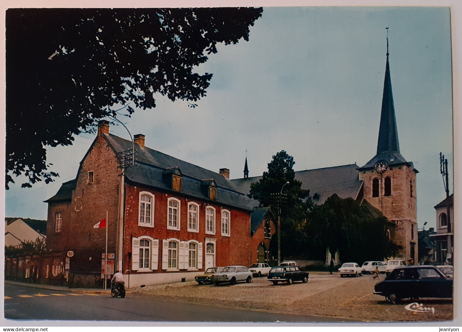 GREZ DOICEAU (Belgique) - Place Ernest Dubois - Eglise - Voitures Anciennes Garées - Grez-Doiceau