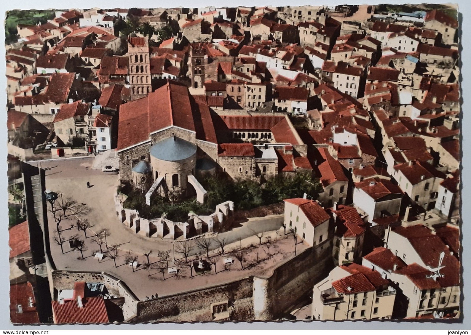 ELNE (66 Pyrénées Orientales) - Cathédrale Et Cloitre En Vue Aérienne - Place Du Village - Elne