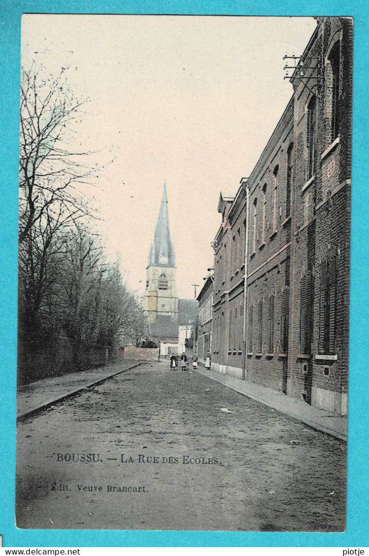 * Boussu (Hainaut - La Wallonie) * (Edit Veuve Brancart) La Rue Des écoles, église, Church, Couleur, Unique, TOP - Boussu