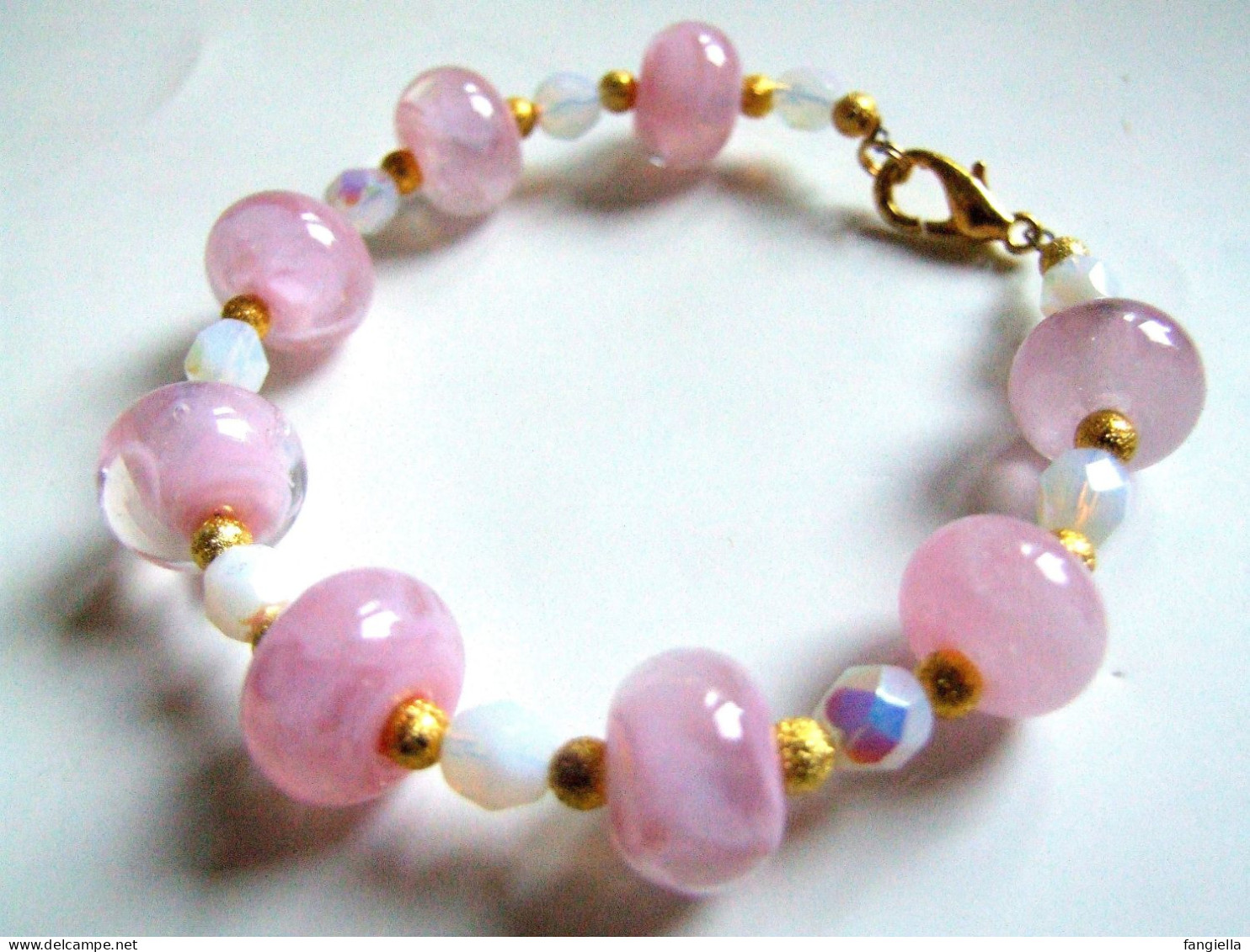 Parure bracelet et boucles d'oreilles, cadeau St Valentin, rose blanc doré, verre artisanal filé au chalumeau, bijoux fe