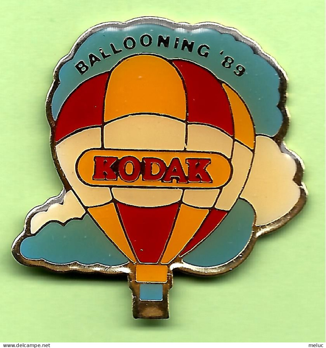 Pin's Montgolfière Kodak 1989 - 4GG24 - Montgolfières