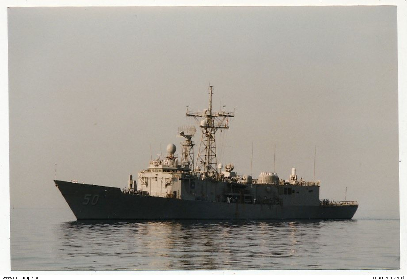 2 Photos Couleur Format Env. 10cm X 15cm - Frégate Destroyer USS Taylor FFG50 - Marseille - 29/5/1997 - Schiffe