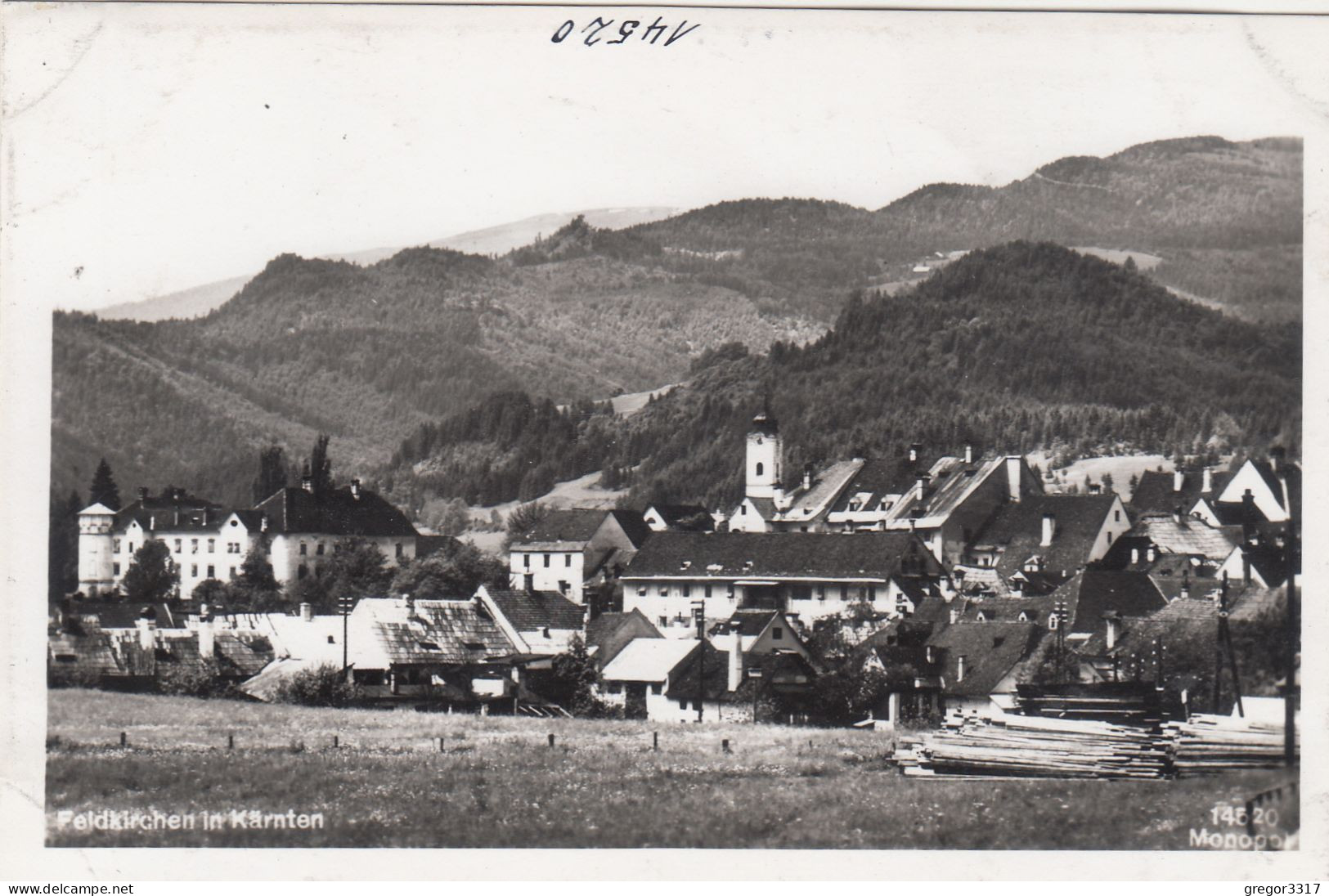 E3416) FELDKIRCHEN In Kärnten - Gelagertes Holz - Häuser - Kirchtrum U. Hügellandschaft ALT !! - Feldkirchen In Kärnten