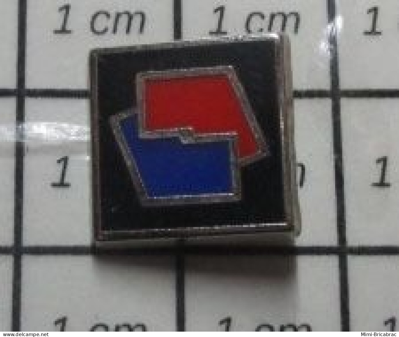 818A Pin's Pins / Rare & Belle Qualité !!!  CARBURANTS / Mini Pin's LOGO ELF ANNEES 90 - Brandstoffen