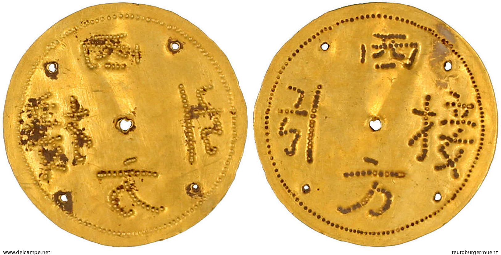 Gold-Amulett. Mit Nadel Eingedrückte Zeichen 西方接引 Xīfāng Jiē Yǐn. 25 Mm; 1,19 G. 920/1000. 5 Löcher Zum Aufnähen. Vorzüg - China