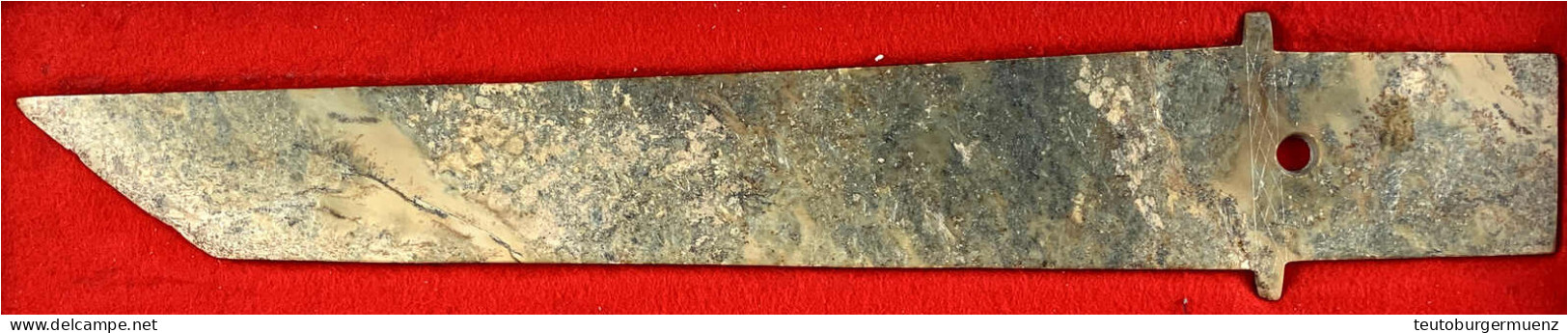 Jadeklinge, Sogen. "Yazhang", Um 1500/1000 V. Chr. Länge 44 Cm. Solche Klingen Wurden Erstmal 1984 Bei Ausgrabungen In G - Chine