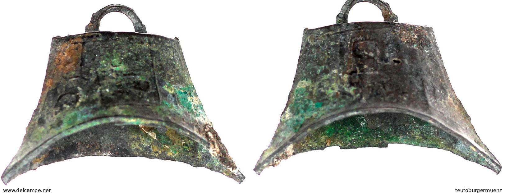 Bronze-Glockengeld, Wohl Chunqiu-Periode Ca. 770/446 V.Chr. 43 X 21 X 22 Mm. Sehr Schön, Fundbelag Exemplar Der 60. Teut - Chine