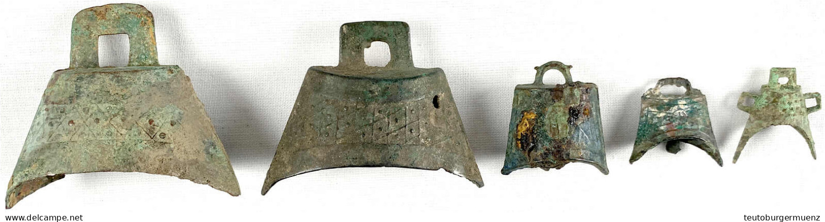 5 X Bronze-Glockengeld, Wohl Chunqiu-Periode Ca. 770/446 V. Chr. 28 Bis 73 Mm Breit. Sehr Schön, Fundbelag - China