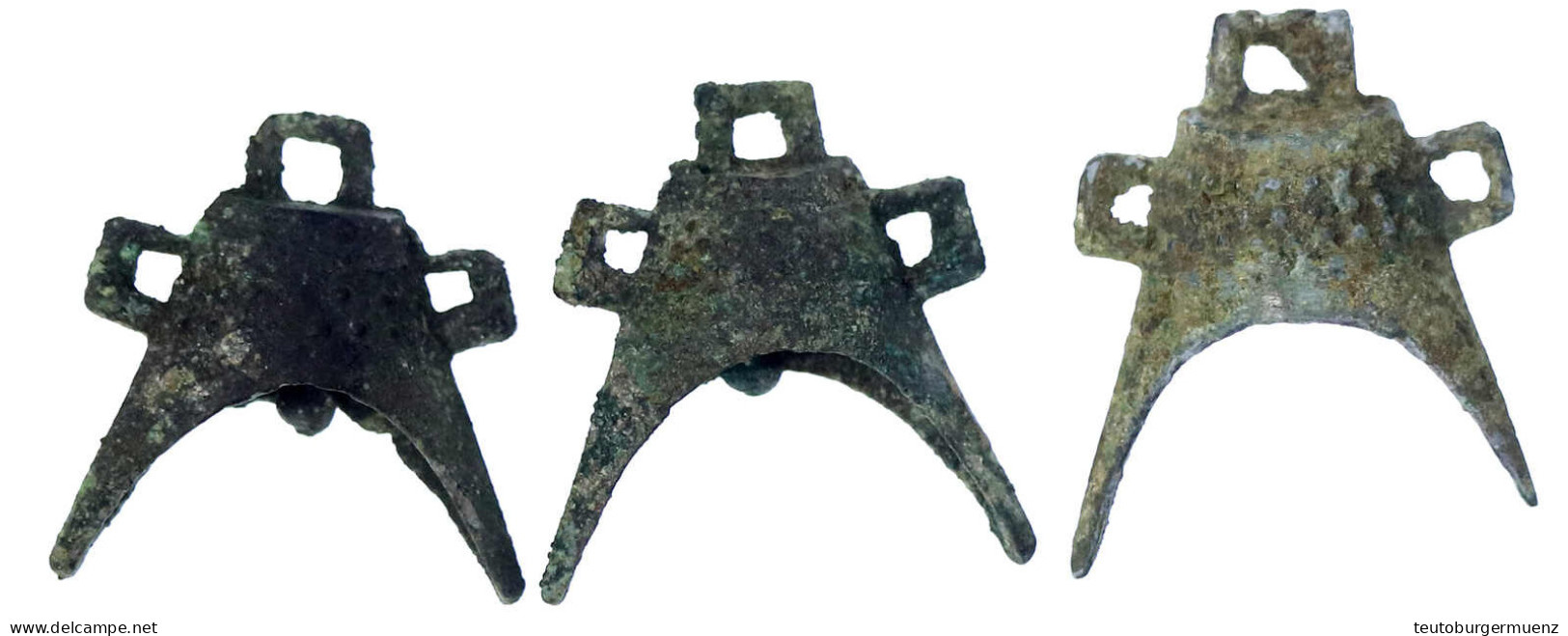 3 X Bronze-Glockengeld, Wohl Chunqiu-Periode Ca. 770/446 V. Chr. Kleine Form Mit Jeweils 3 Ösen Und Spitzen Enden. 27, 2 - Chine