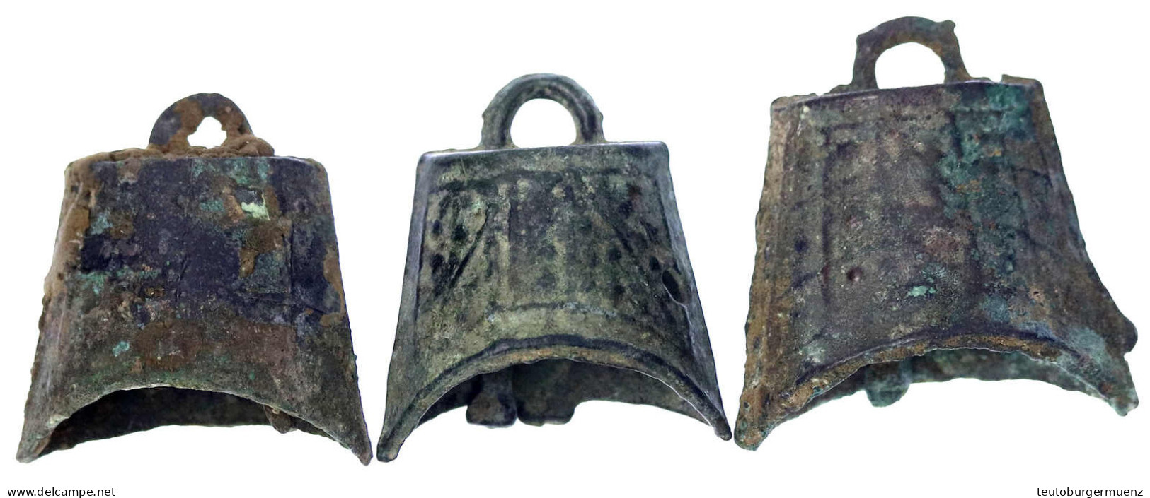 3 X Bronze-Glockengeld, Wohl Chunqiu-Periode Ca. 770/446 V. Chr. Form Mit Ornamentierung. Breite 36, 38 Und 41 Mm. Sehr  - Chine