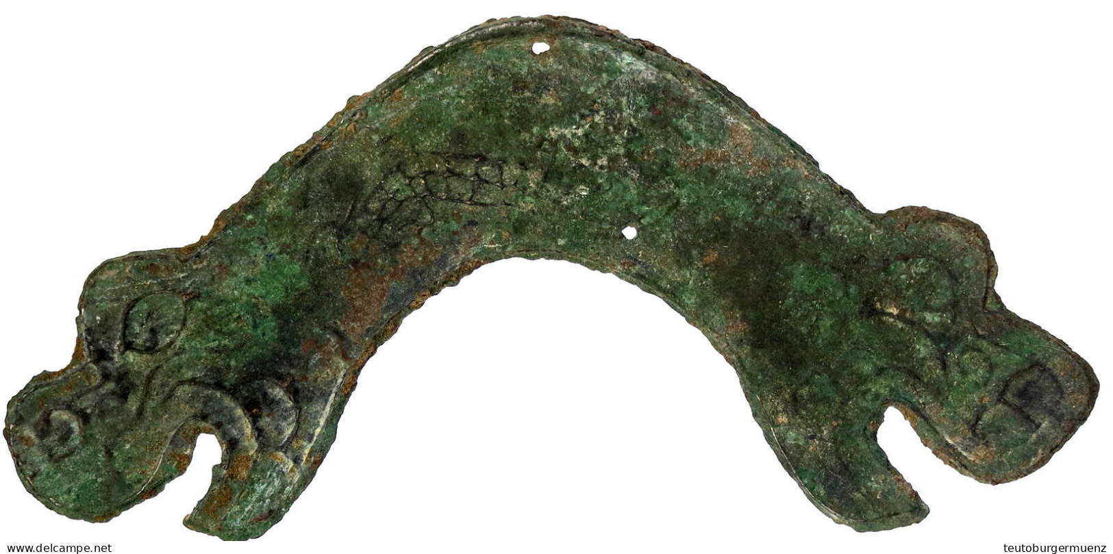 Bronze-Klangplattengeld Der Chunqiu-Periode Ca. 770/476 V.Chr. 135 Mm. Mit Drachenkopfenden Und Drachenschwanz, Oben Loc - Chine