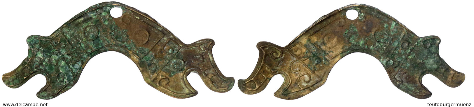 Bronze-Klangplattengeld Der Chunqiu-Periode Ca. 770/476 V.Chr. 102 Mm. Mit Drachenkopfenden Und Kreisdesign, Oben Lochun - Chine