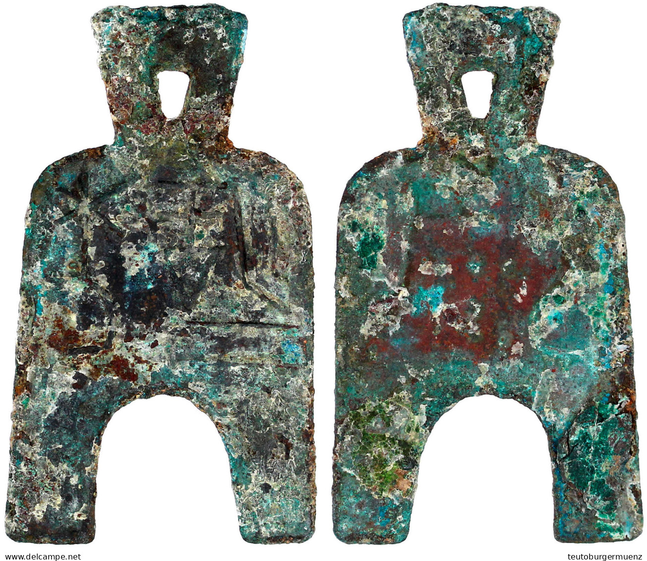 Bronze-Spatengeld Mit Flachem Griff Ca. 400/300 V.Chr. "arched Foot". Liang 2 Jin, Mit Eckigem Loch. Sehr Schön, Korrodi - Chine