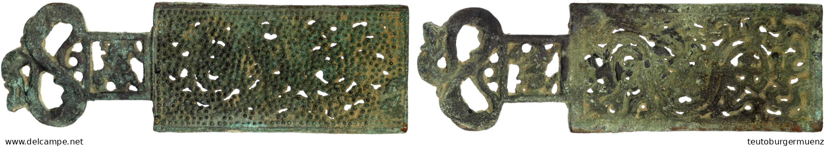 Sogenanntes Reibeisen "Lung Niu Hsing" Der Frühen Chou-Zeit. Bronze, 171 X 55 Mm. Sehr Schön, Grüne Patina. Coole 6805.  - Cina