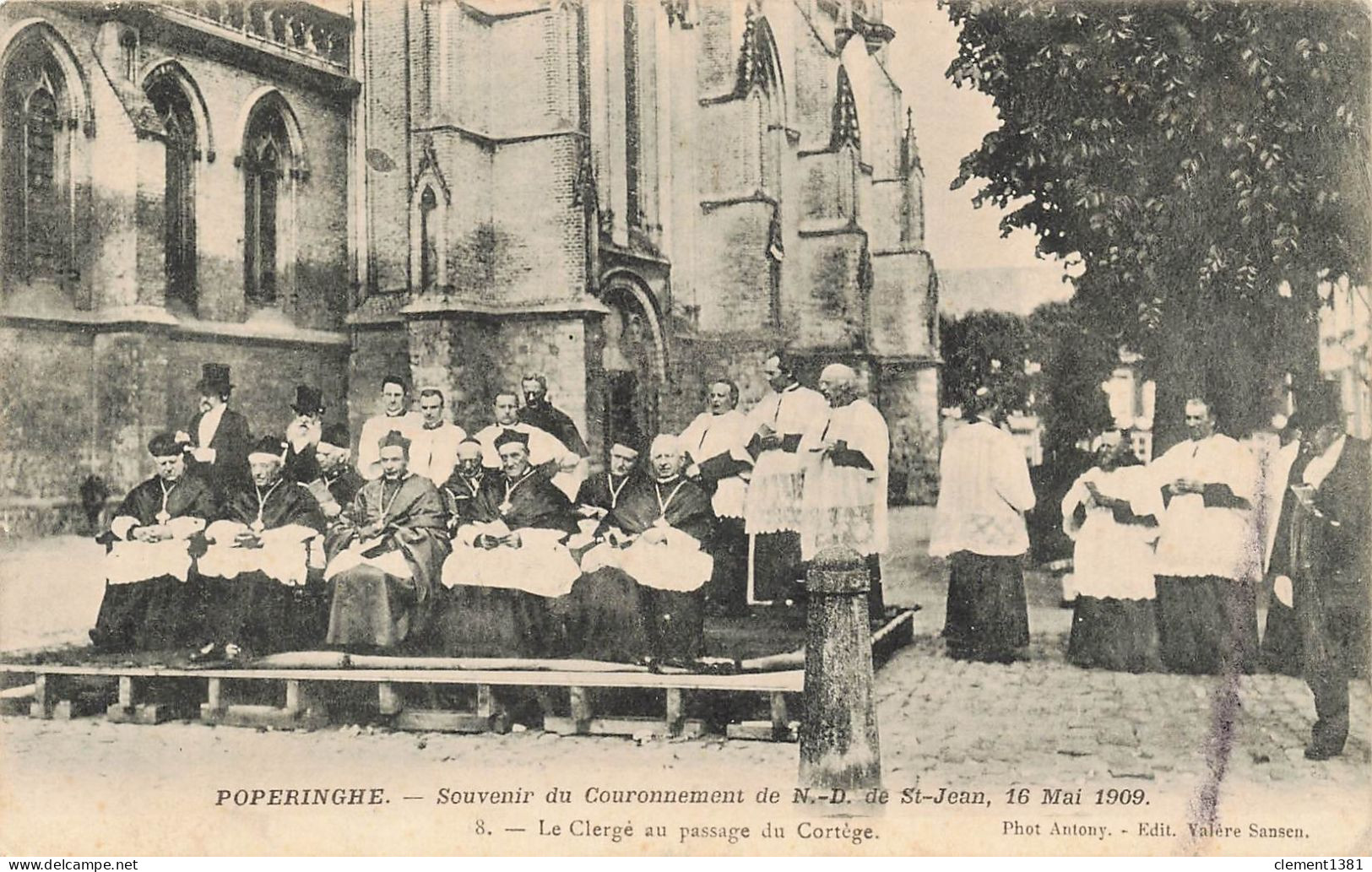 Poperinghe Poperinge Souvenir Du Couronnement De ND De St Jean 16 Mai 1909 Le Clerge Au Passage Du Cortege - Poperinge