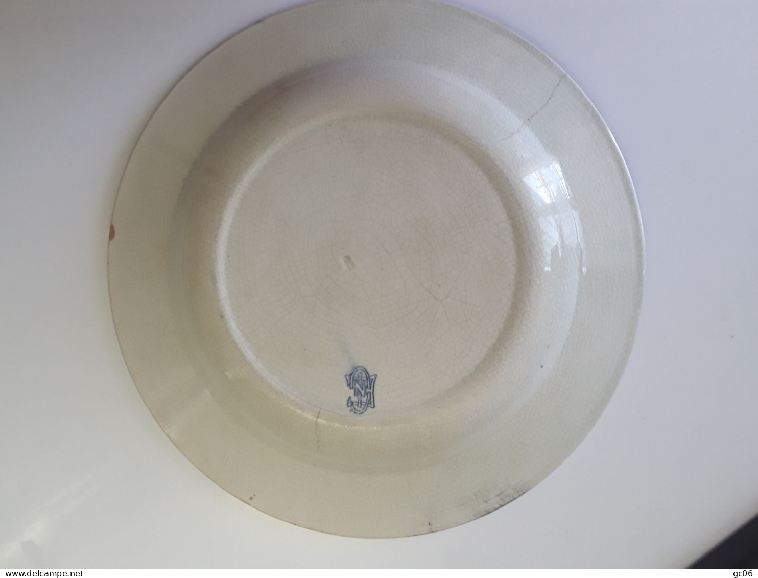 Ancien Plat Ou  Assiette Creuse De La Faïencerie De Gien Avec Estampille Du 19ème - Gien (FRA)