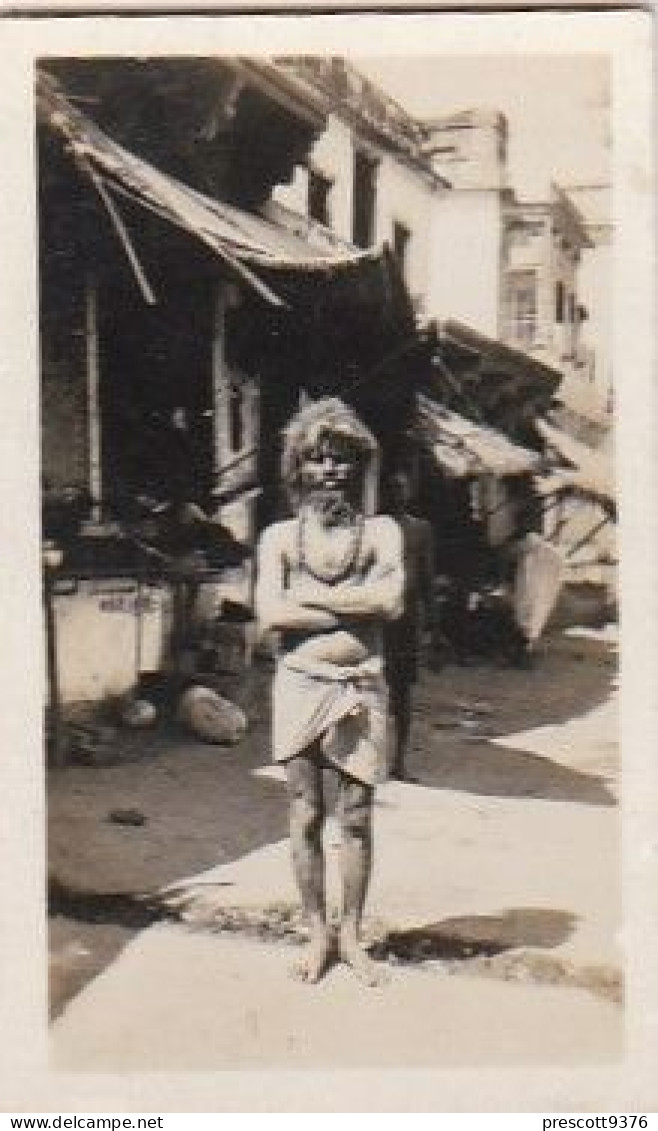 23 A Fakir, Benares Northern India - PEEPS INTO MANY LANDS A 1927 - Cavenders RP Stereoscope Cards 3x6cm - Stereoscopi