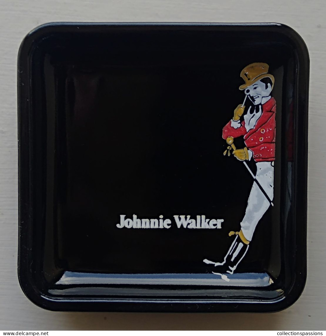 Ancien Cendrier. Whisky " JOHNNIE WALKER " - - Cendriers