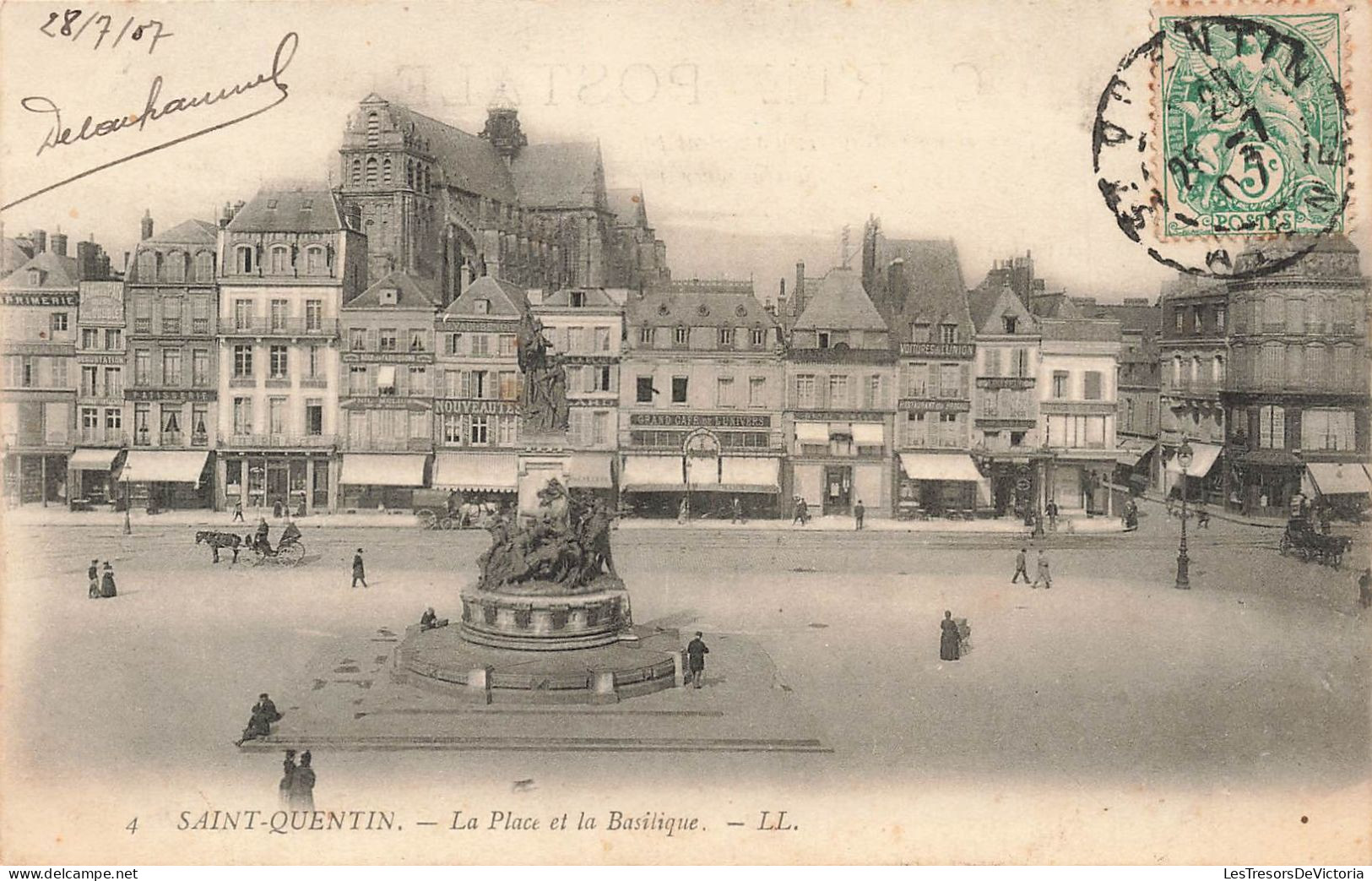 FRANCE - Saint Quentin - La Place Et La Basilique - Carte Postale Ancienne - Saint Quentin