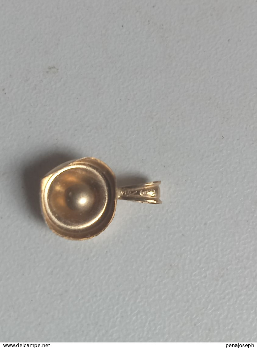 pendentif avec perle en or 18 carats